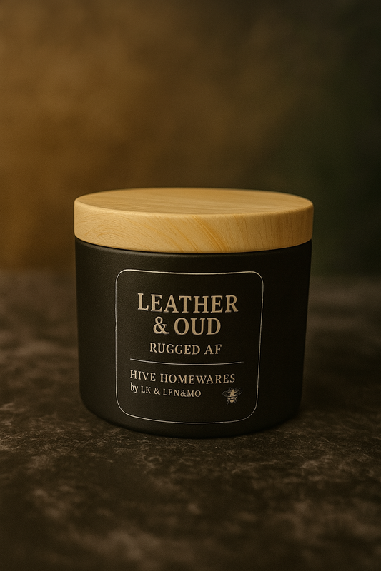 🖤 Leather & Oud – Rugged AF
For the ones who smell like mystery, not moisturizer.